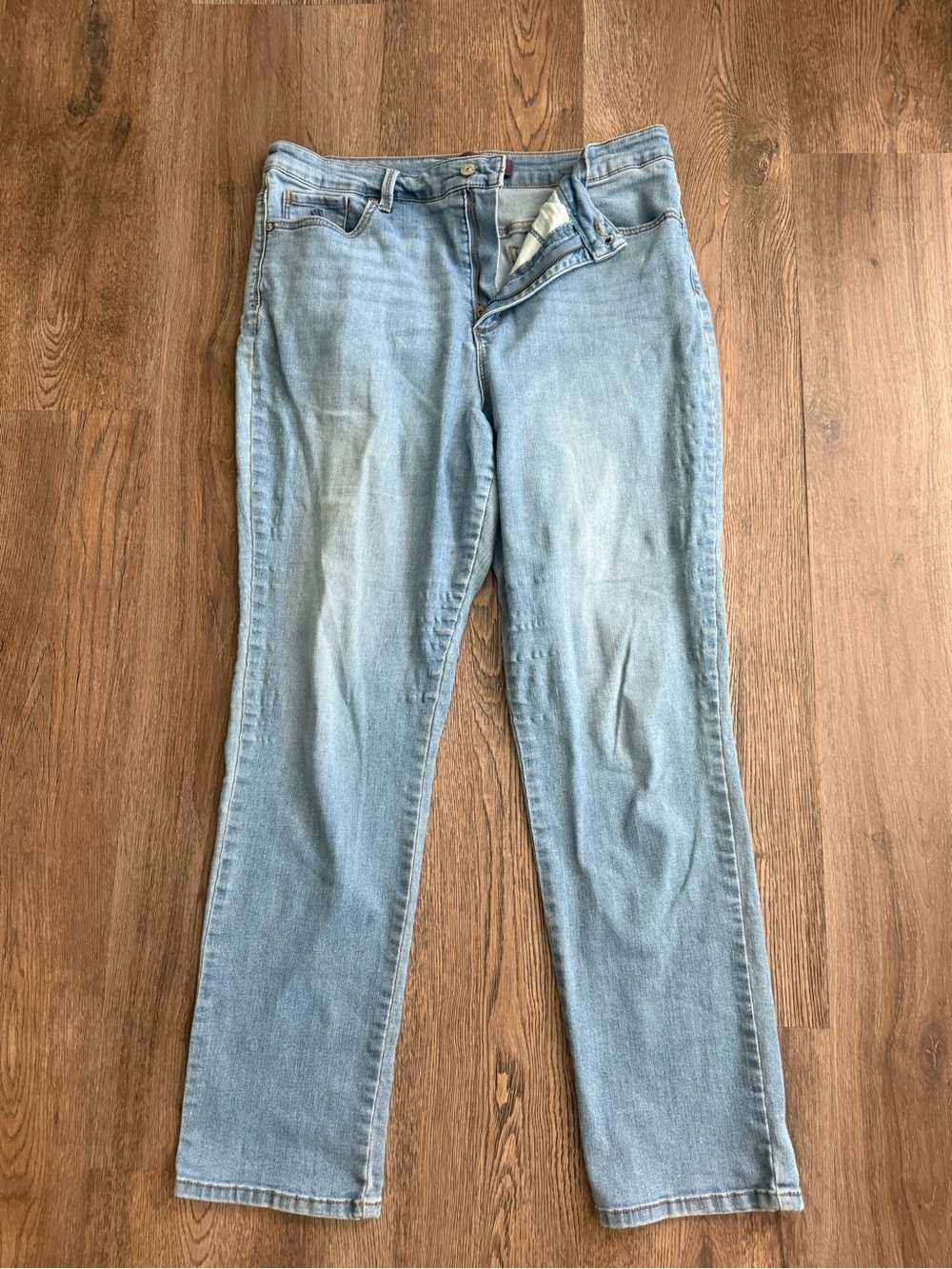 Gloria Vanderbilt Light Blue Straight Leg Jeans